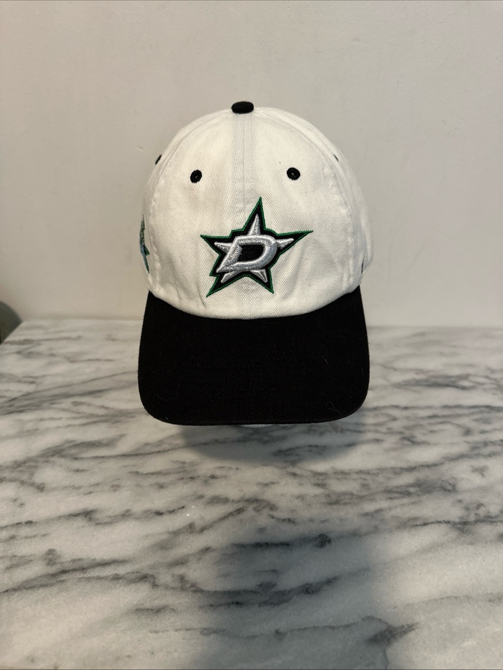 Dallas Stars 47 Brand Hitch Hat
Snapback Retro 16-Bit Pixel
Hockey Player Cap